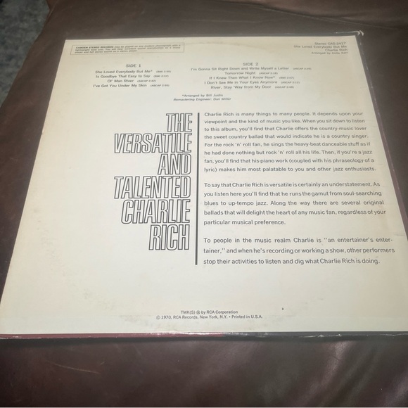 Charlie Rich Vinyl Record - She Loved Everybody But Me - Picture 2 of 9